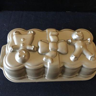 Lot of 5 Decorative Cake Pan Holiday Bundt Molds NEW!