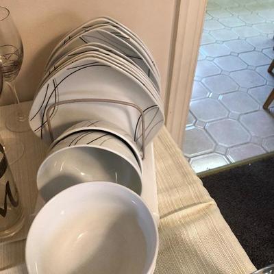 31 Piece Tabletop Gallery Microwave and Dishwasher Safe China Set Black and Gray String Pattern