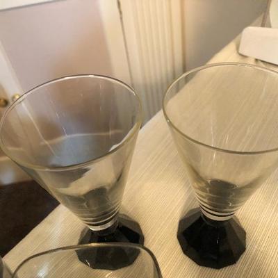 Set of 2 Luminarc Diamond Base Cordials, and 4 Disarrono Wine Glasses 6 Piece Lot