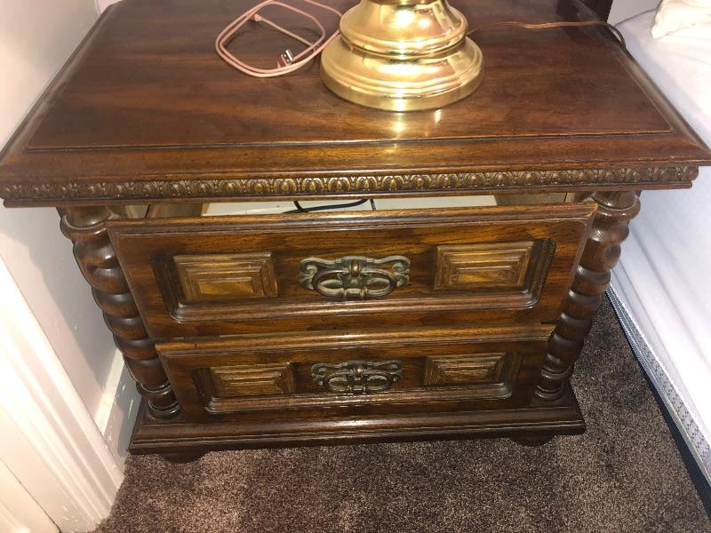 2 Matching Nightstands