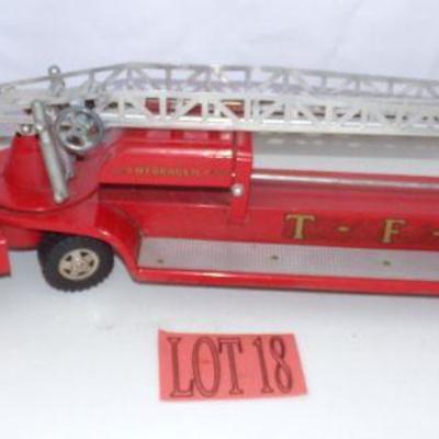 LOT 18  VINTAGE TONKA FIRE LADDER TRUCK