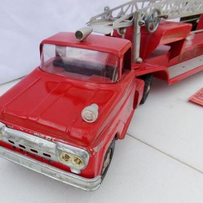 LOT 18  VINTAGE TONKA FIRE LADDER TRUCK