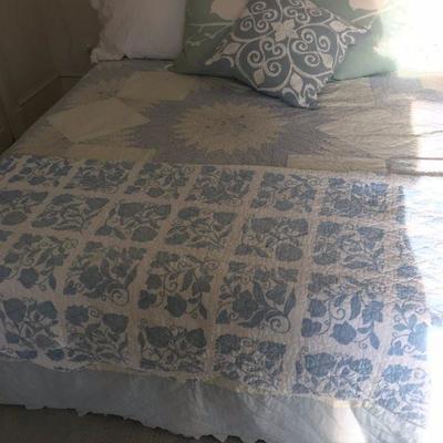 Full Size Quilt and Pillows