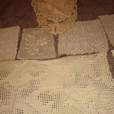 Crocheted lace and needlepoint lot 1 doilies and table runners