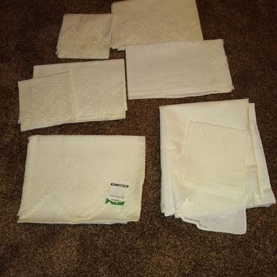 8 pc new table linens lot