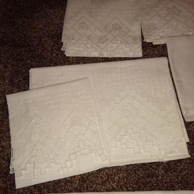 8 pc new table linens lot