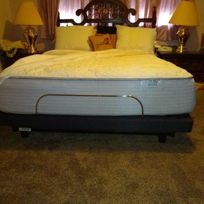 Queen bed with pedestal base