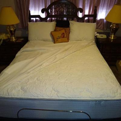 Queen bed with pedestal base