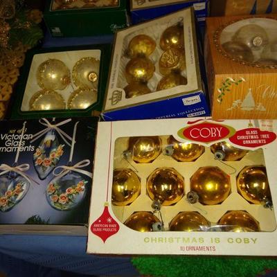 Christmas lot 3 vintage ornaments and lights