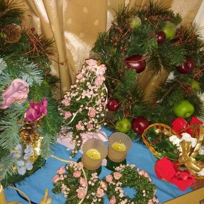 Christmas lot 5 trees, wreaths and decor