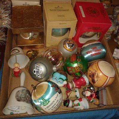 Christmas lot 7 decor, ornaments, Garland and more