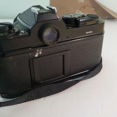 Nikon . 35 mm model FE2 .