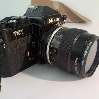 Nikon . 35 mm model FE2 .