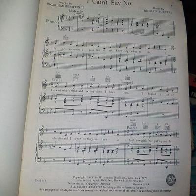 Original 1940's Broadway voice Folio " OKLAHOMA ! " by Rodgers and Hammerstein.