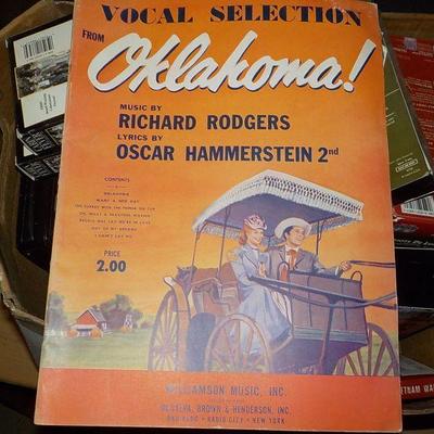 Original 1940's Broadway voice Folio " OKLAHOMA ! " by Rodgers and Hammerstein.