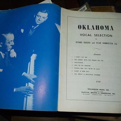 Original 1940's Broadway voice Folio " OKLAHOMA ! " by Rodgers and Hammerstein.