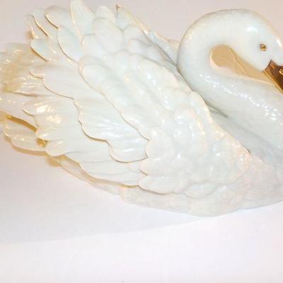 The Graceful Swan/ Ivory China Edition/ LENOX.