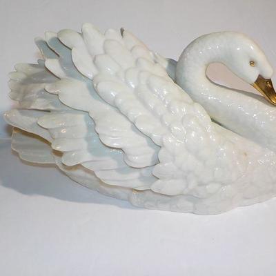 The Graceful Swan/ Ivory China Edition/ LENOX.