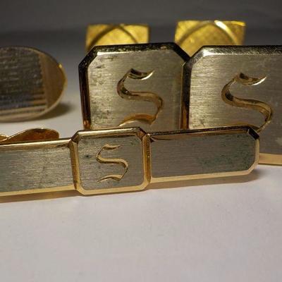 5 sets of mens cuff links and tie clasps.