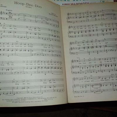 Original voice folio " Hoop-Dee-Doo" by Frank Loesser and Milton De Lugg.