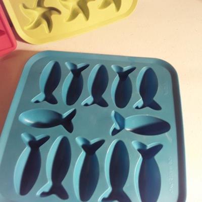 Lot 5 Silicone Ice Cube molds
