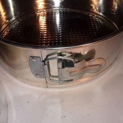 Lot 10 Baking pans  & cupcake decorating kit