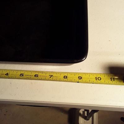 Lot 10 Baking pans  & cupcake decorating kit