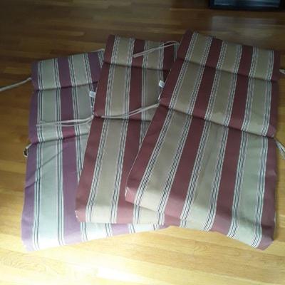 Lot of 10 red outdoor cushions and pillows