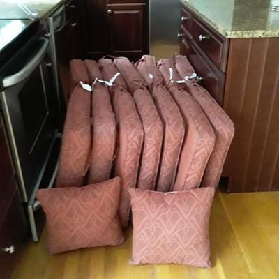 Lot of 10 red outdoor cushions and pillows