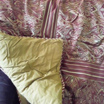 Lot Queens size bedding set