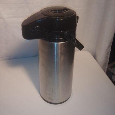 Coffee Carafe and 8 mugs