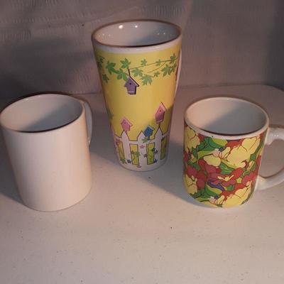 Coffee Carafe and 8 mugs