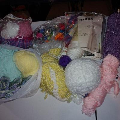 Lot Knitting needles and yarn