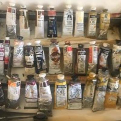 Artist Kit: Oil Paints, Metal Carrying Case & Small Desk Easel