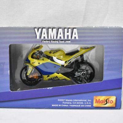 Motorcycle Toy, Maisto Yamaha 1:18 Scale, Yellow & Blue - New