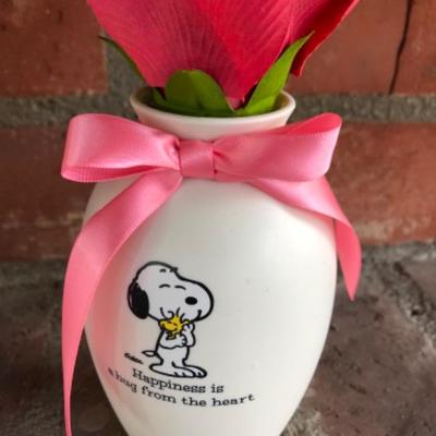 Snoopy vase with expanding rose