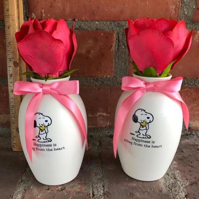 Snoopy vase with expanding rose