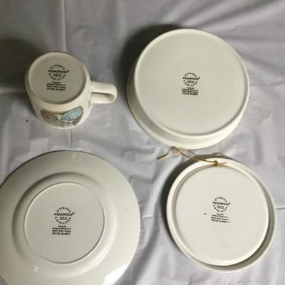 F-141  Peter rabbit by Wedgewood childâ€™s serving pieces 