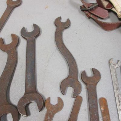 Lot 26 - Wrenches & Tool Pouch