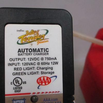 Lot 31 - Gas Container & Automatic Battery Charger