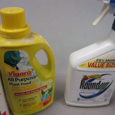 Lot 32 - Variety Of Cleaning & Garden Supplies