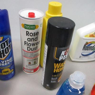 Lot 32 - Variety Of Cleaning & Garden Supplies