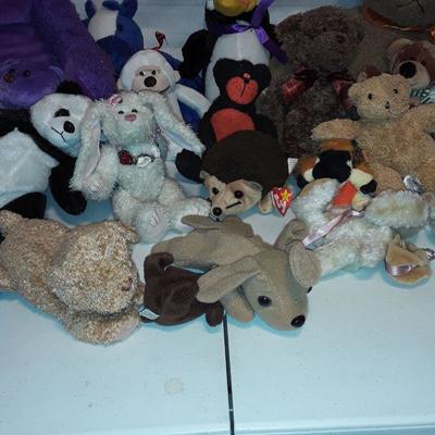 Lot of assorted Stuffed animals