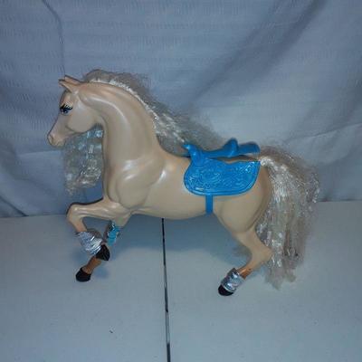 Large Lot of Barbie and barbie style dolls Accessories