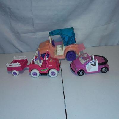 Large Lot of Barbie and barbie style dolls Accessories