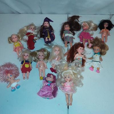 Large Lot of Barbie and barbie style dolls Accessories