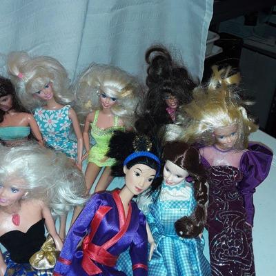 Large Lot of Barbie and barbie style dolls Accessories