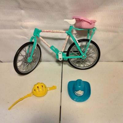 Large Lot of Barbie and barbie style dolls Accessories