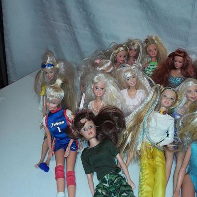 Large Lot of Barbie and barbie style dolls Accessories