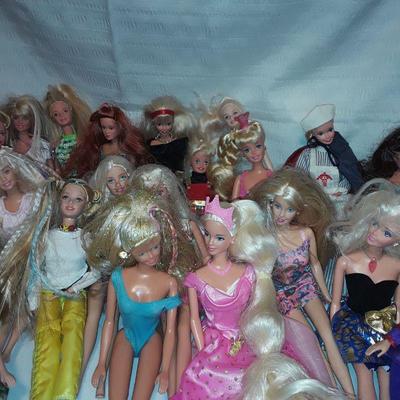 Large Lot of Barbie and barbie style dolls Accessories